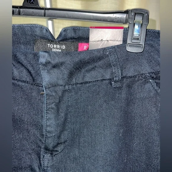 Plus size- Dark denim short - Picture 3 of 3